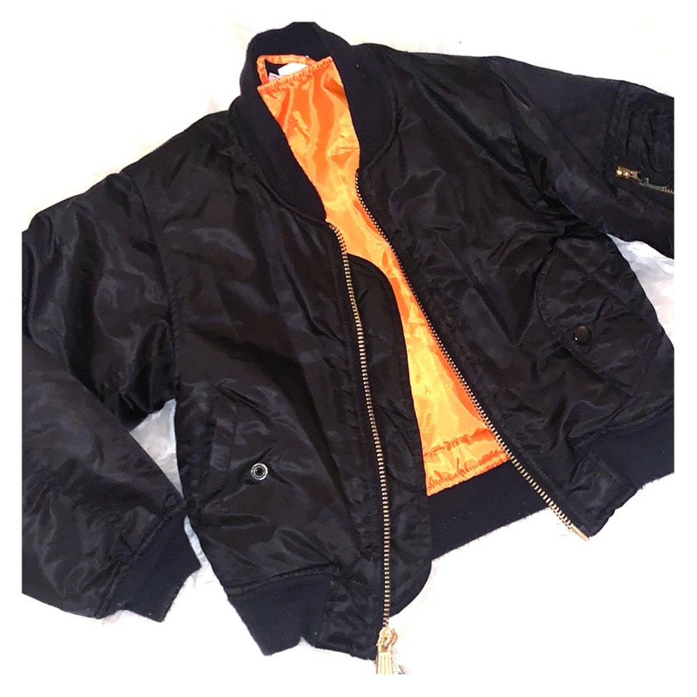 Reversible bomber jacket